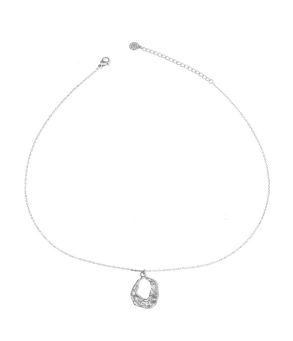 Collar plateado de óvalo irregular calado