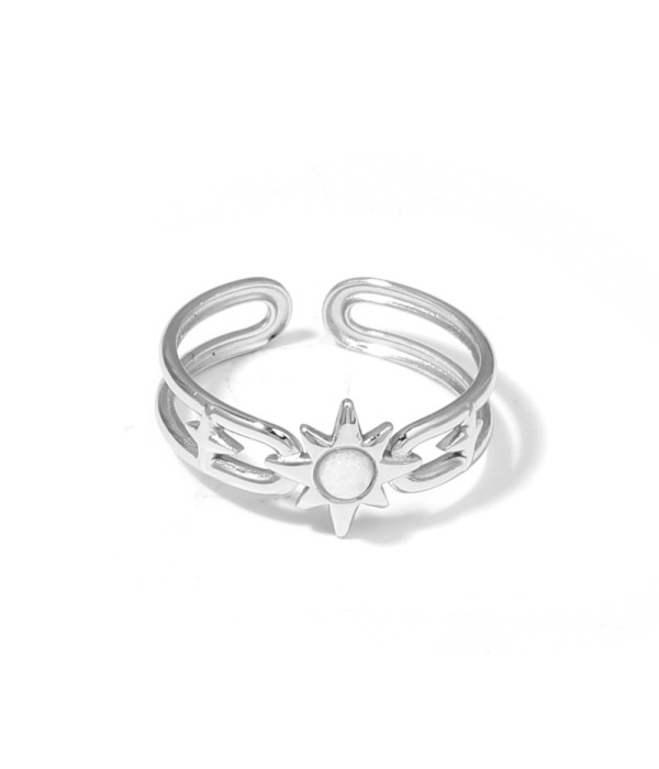 Anillo plateado de sol y estrellas con piedra