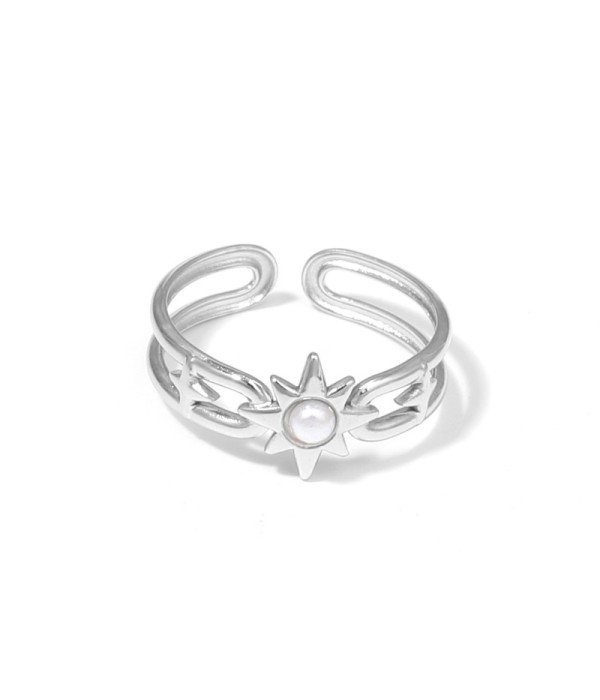 Anillo plateado de sol y estrellas con piedra