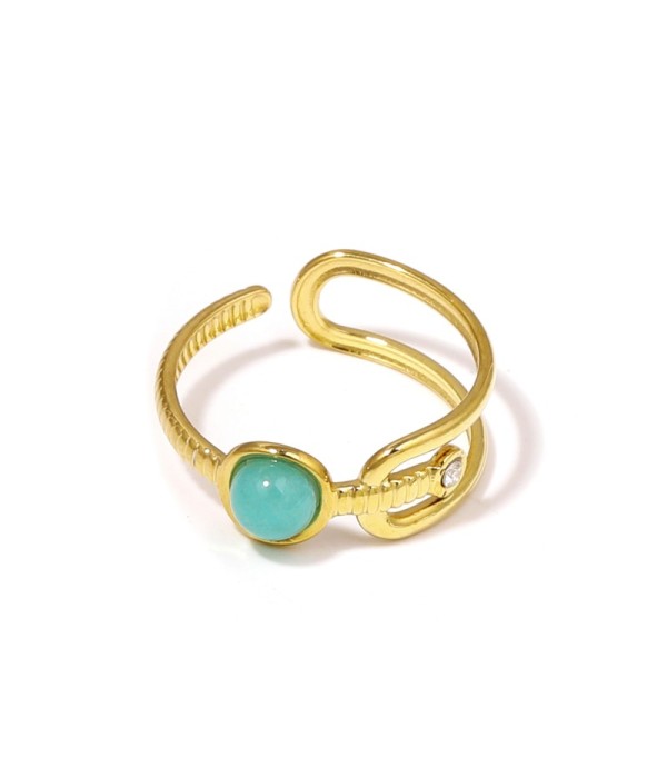 Anillo dorado de piedra con diseño de hebilla y circonita