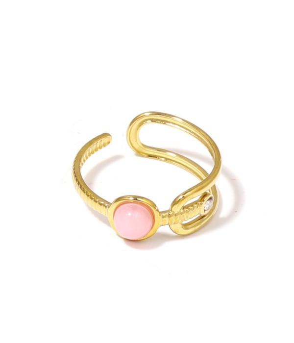Anillo dorado de piedra con diseño de hebilla y circonita