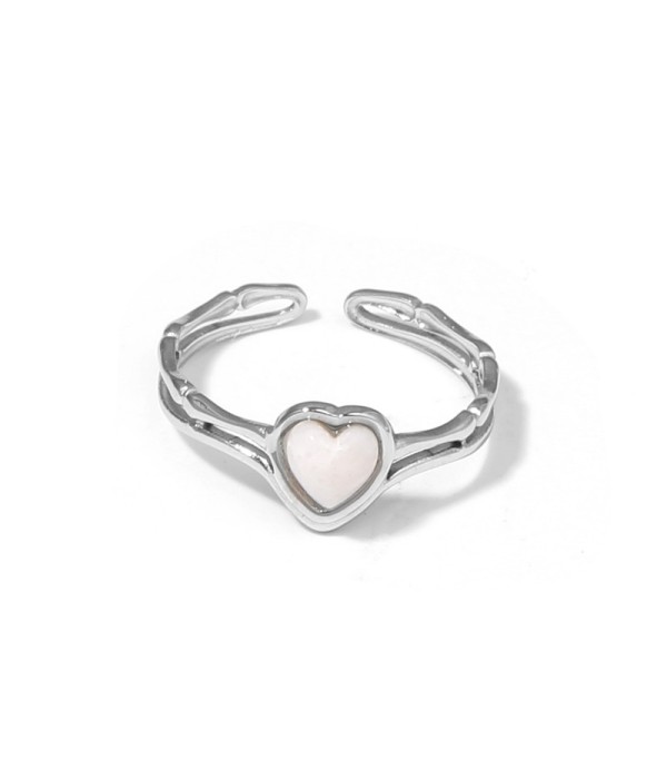 Anillo plateado de corazón con piedra