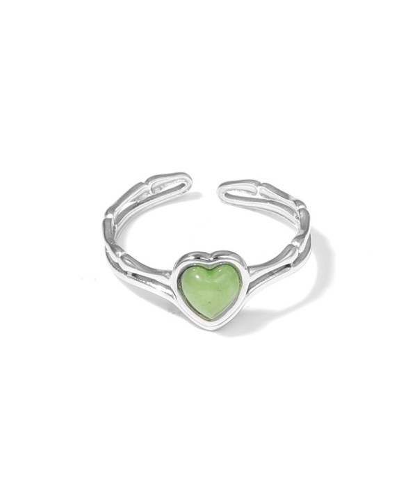 Anillo plateado de corazón con piedra