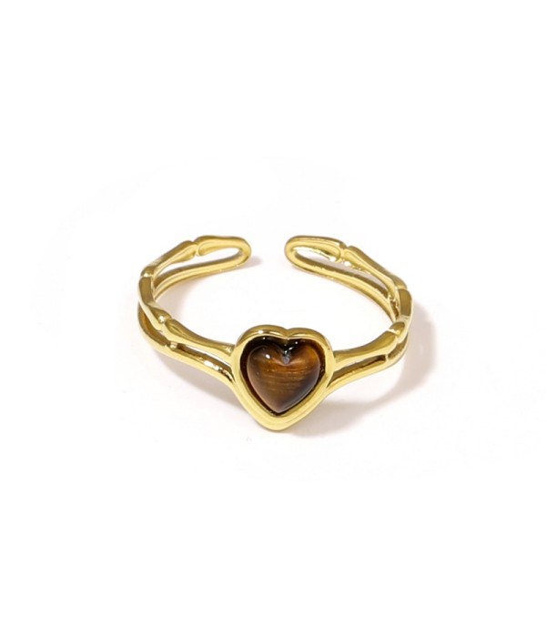 Anillo dorado de corazón con piedra
