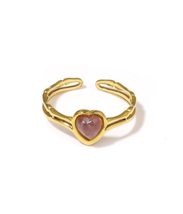 Anillo dorado de corazón con piedra