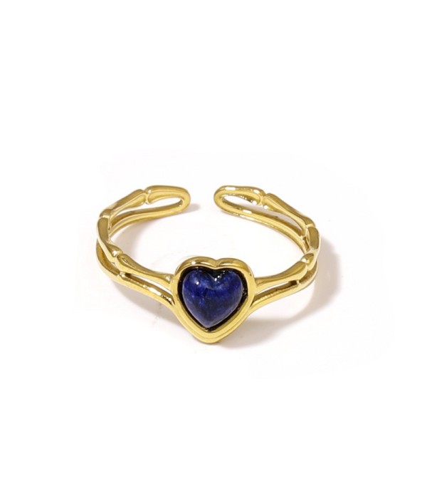 Anillo dorado de corazón con piedra