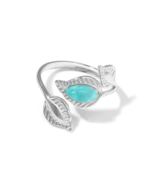 Anillo plateado de hojas con piedra