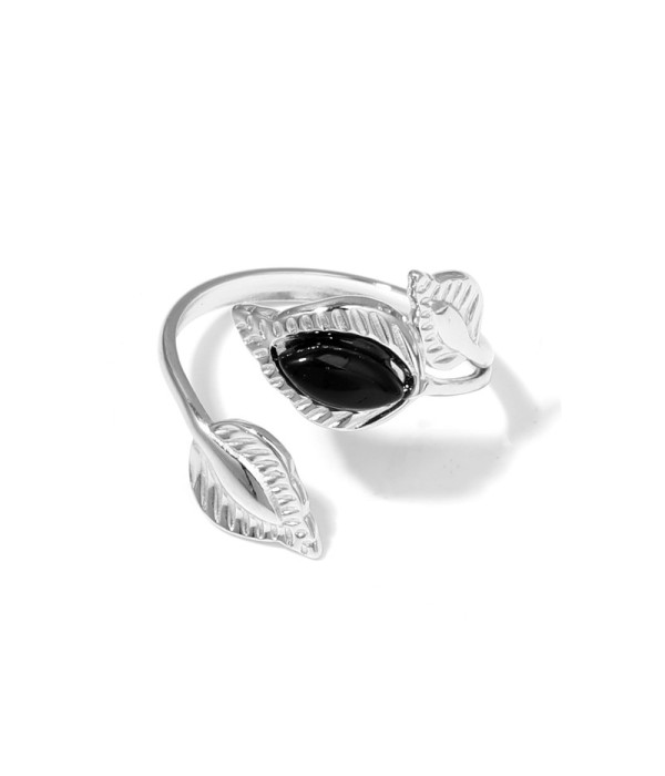 Anillo plateado de hojas con piedra