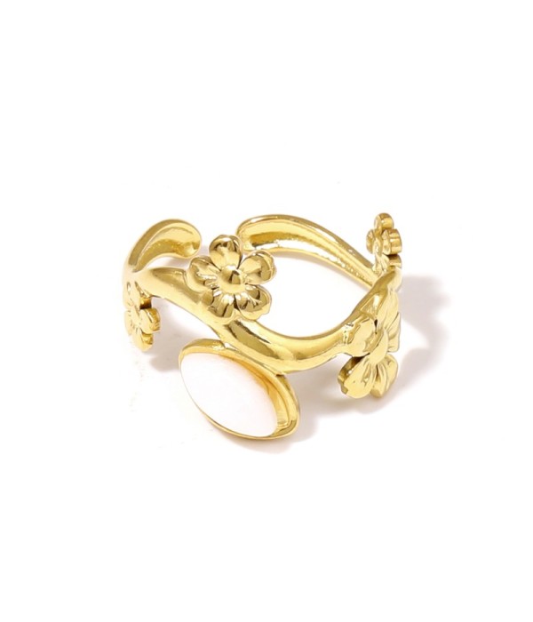 Anillo dorado de flores con piedra