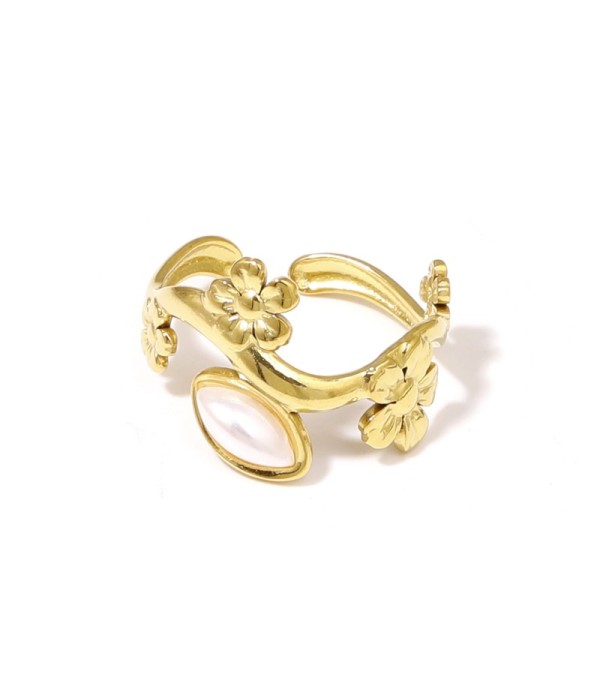 Anillo dorado de flores con piedra