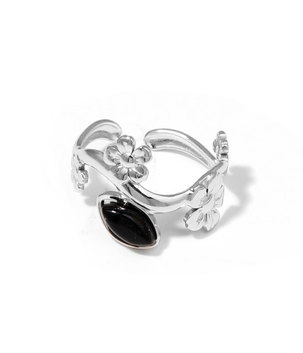 Anillo plateado de flores con piedra