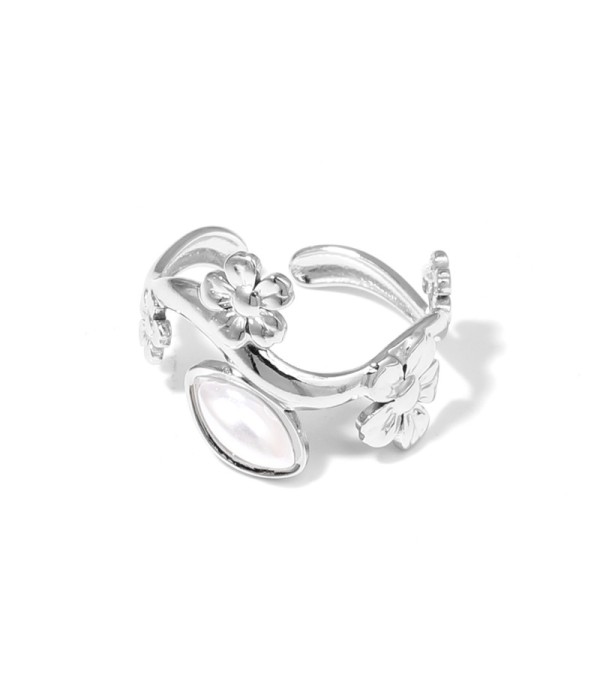 Anillo plateado de flores con piedra