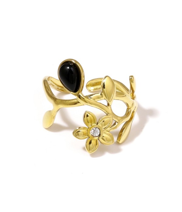 Anillo dorado de flores y hojas con piedra