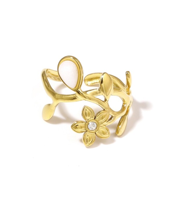 Anillo dorado de flores y hojas con piedra