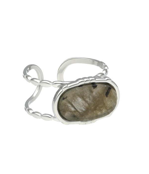 Anillo plateado con piedra ovalada