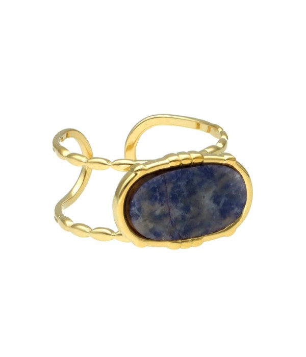 Anillo dorado con piedra ovalada