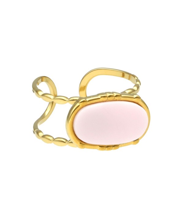 Anillo dorado con piedra ovalada