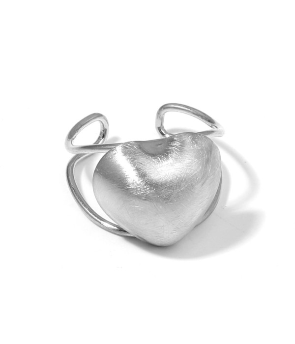 Anillo plateado abierto con corazón tridimensional