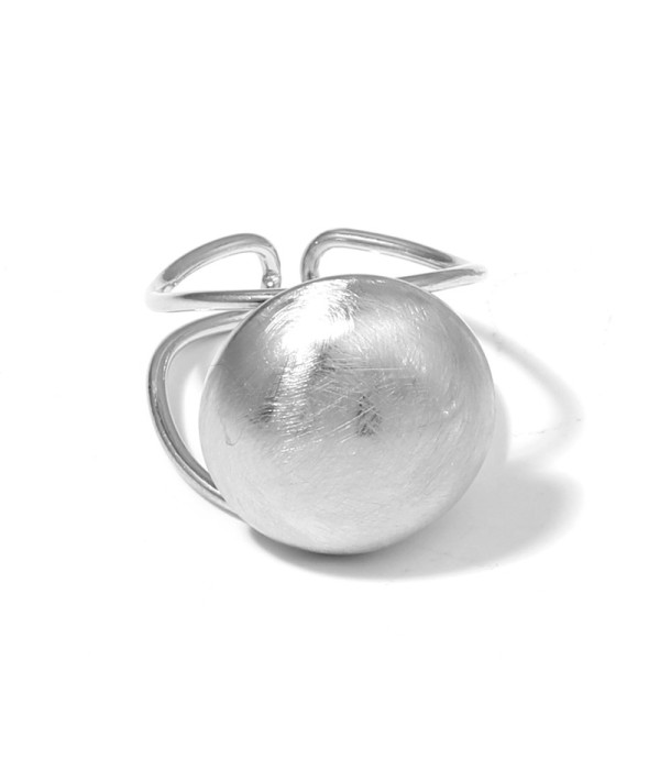 Anillo plateado abierto con esfera tridimensional