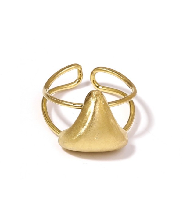 Anillo dorado abierto con diseño triangular tridimensional
