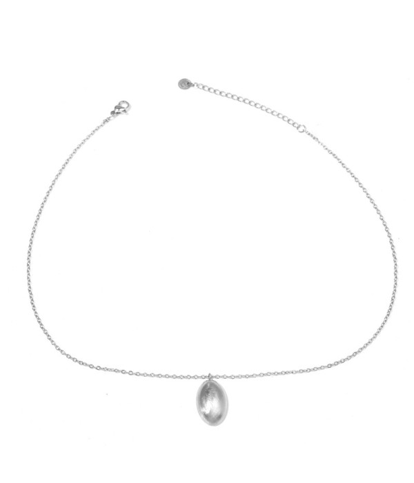 Collar plateado de óvalo con efecto mate
