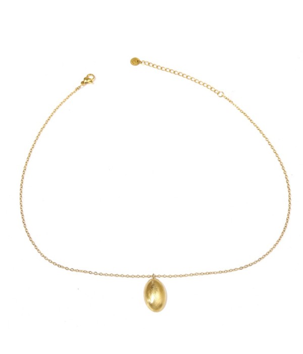 Collar dorado de óvalo con efecto mate