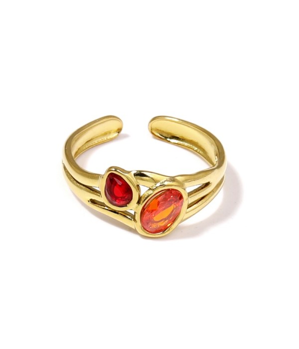 Anillo dorado con circonitas