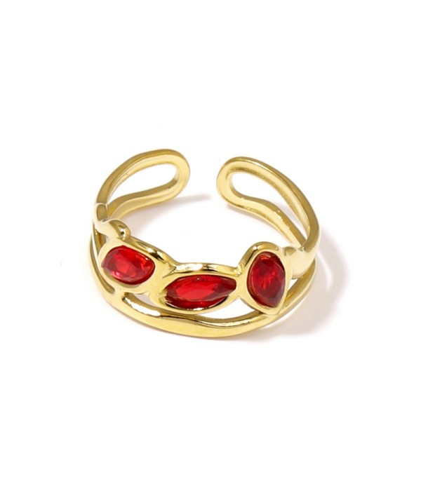 Anillo dorado con tres circonitas