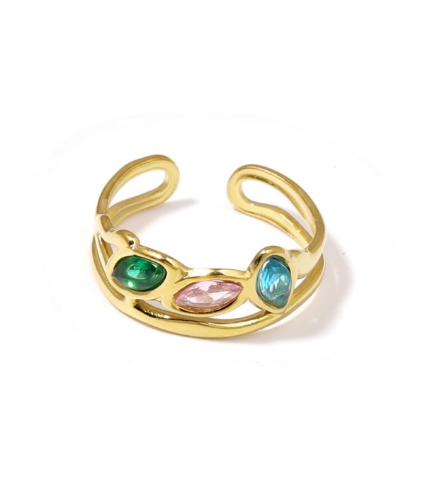 Anillo dorado con tres circonitas