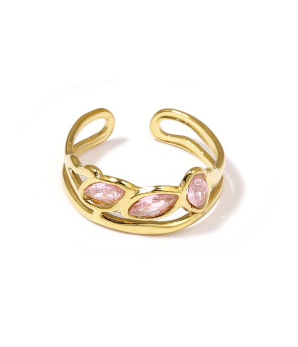 Anillo dorado con tres circonitas