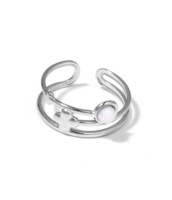 Anillo plateado con trébol de cuatro hojas y piedra