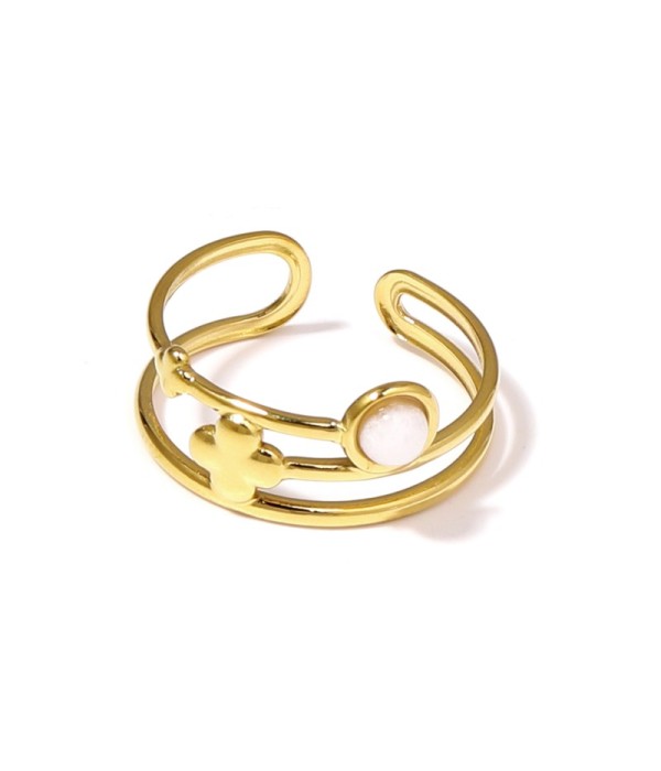 Anillo dorado con trébol de cuatro hojas y piedra