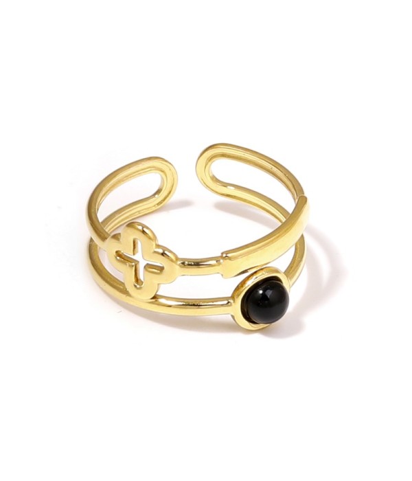 Anillo dorado con trébol de cuatro hojas calado y piedra