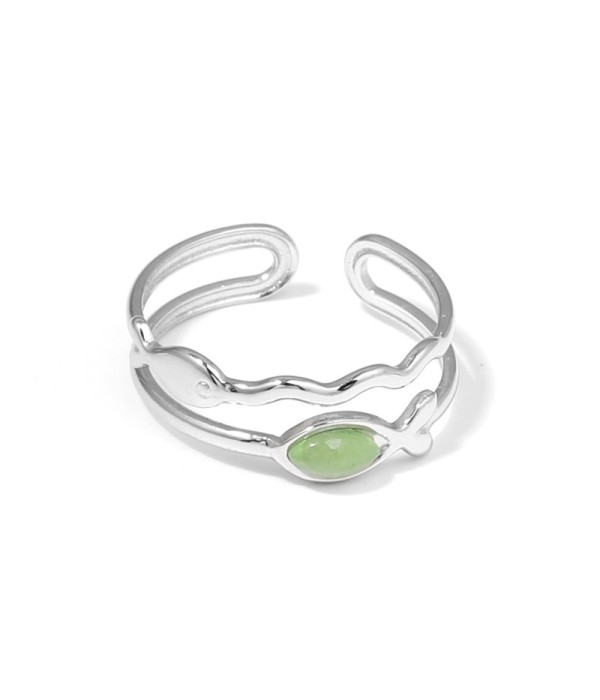 Anillo plateado con siluetas de peces y piedra