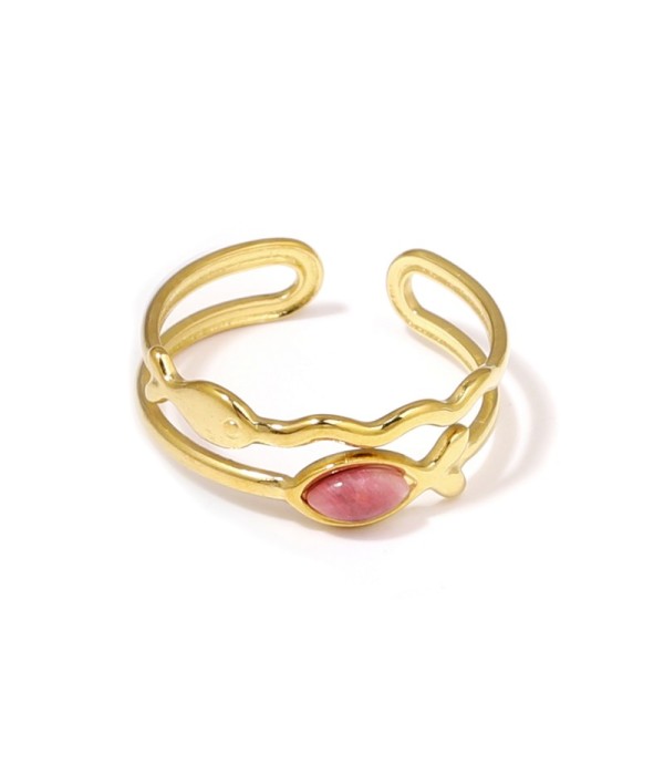 Anillo dorado con siluetas de peces y piedra