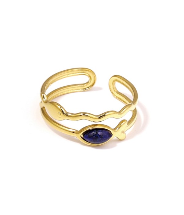 Anillo dorado con siluetas de peces y piedra