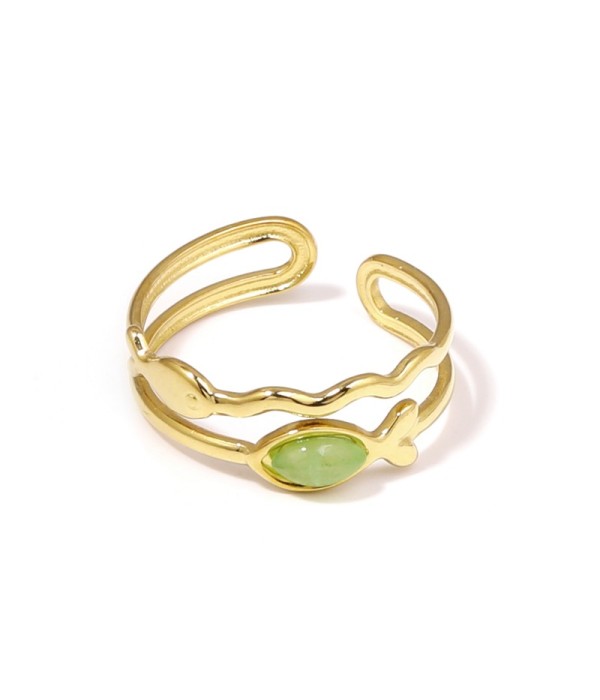 Anillo dorado con siluetas de peces y piedra