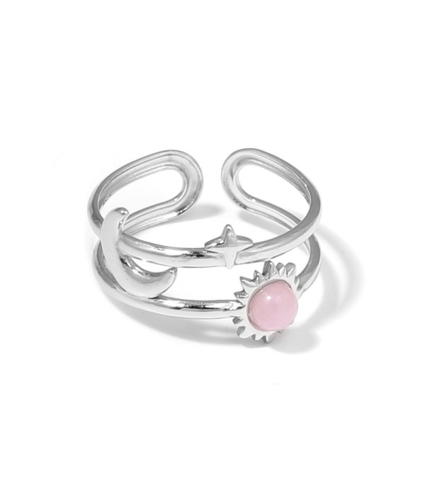 Anillo plateado de temática cósmica con piedra