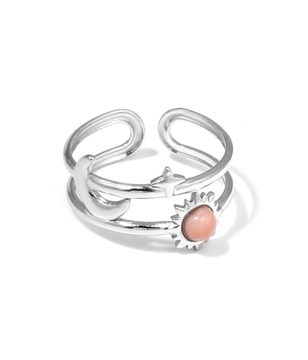 Anillo plateado de temática cósmica con piedra