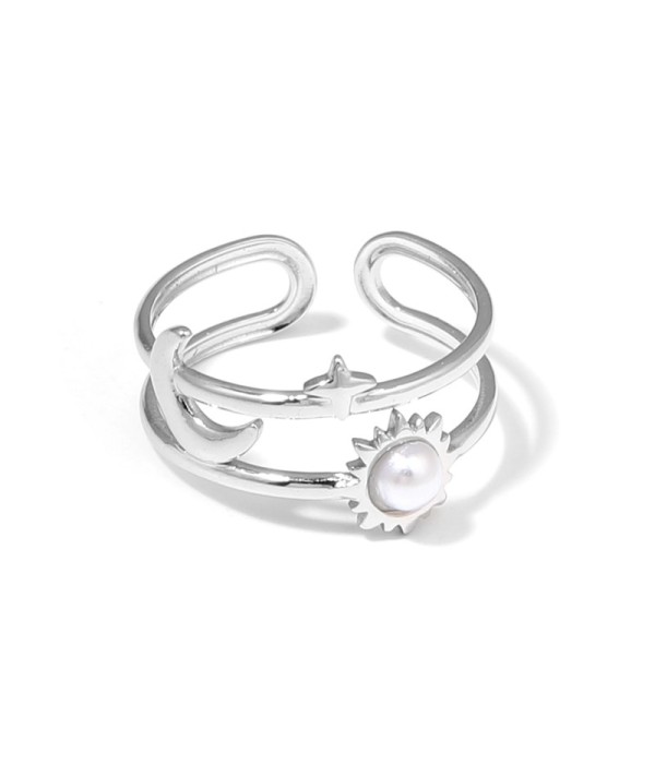Anillo plateado de temática cósmica con piedra