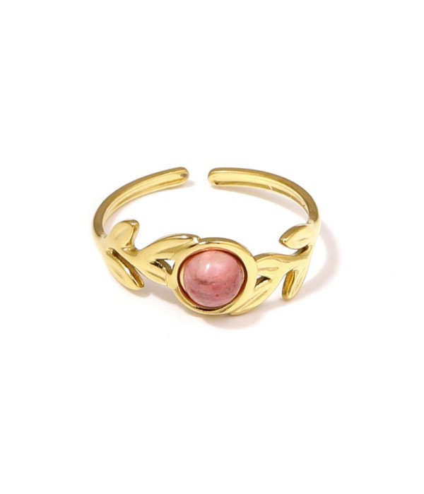 Anillo dorado con diseño de hojas y piedra