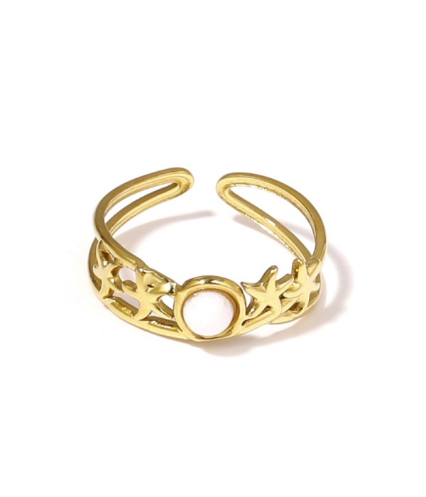 Anillo dorado con estrellas de mar y piedra