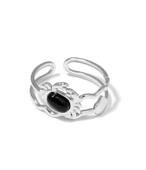 Anillo plateado con diseño de cangrejo, concha y piedra