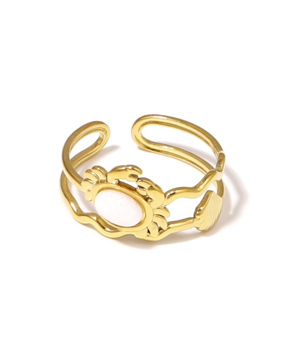 Anillo dorado con diseño de cangrejo, concha y piedra
