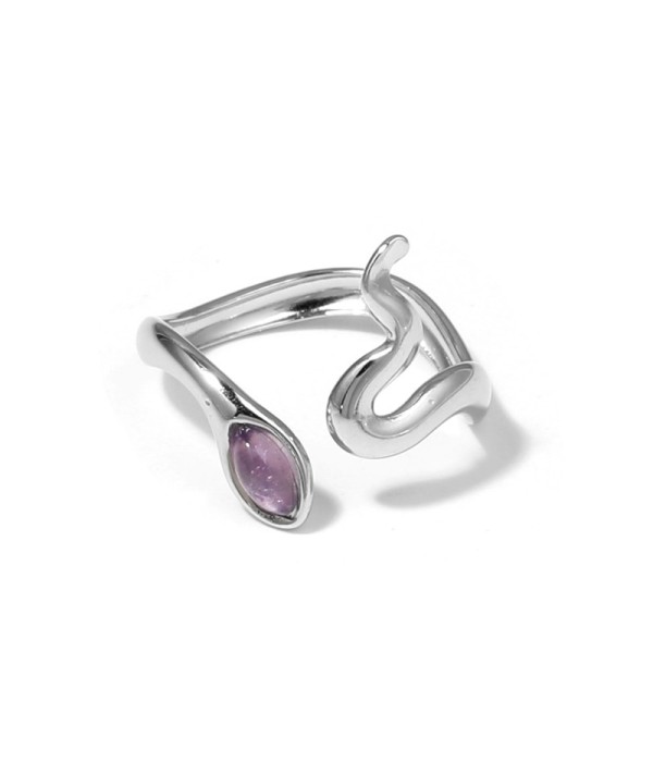 Anillo plateado con diseño de serpiente y piedra