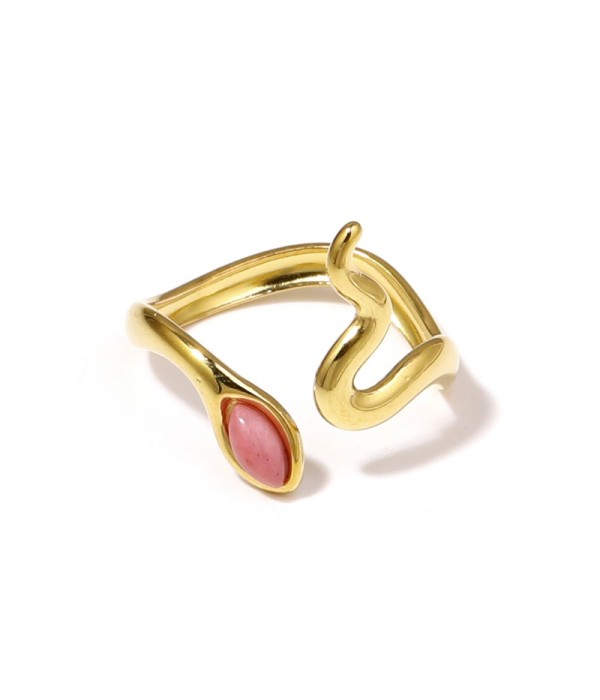 Anillo dorado con diseño de serpiente y piedra