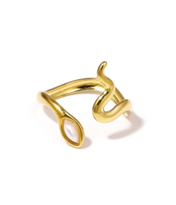 Anillo dorado con diseño de serpiente y piedra 2