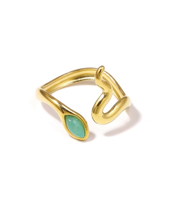 Anillo dorado con diseño de serpiente y piedra
