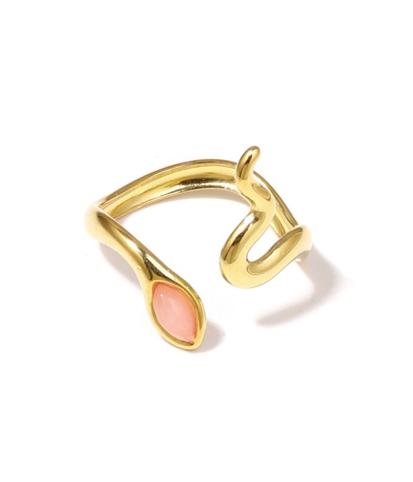 Anillo dorado con diseño de serpiente y piedra