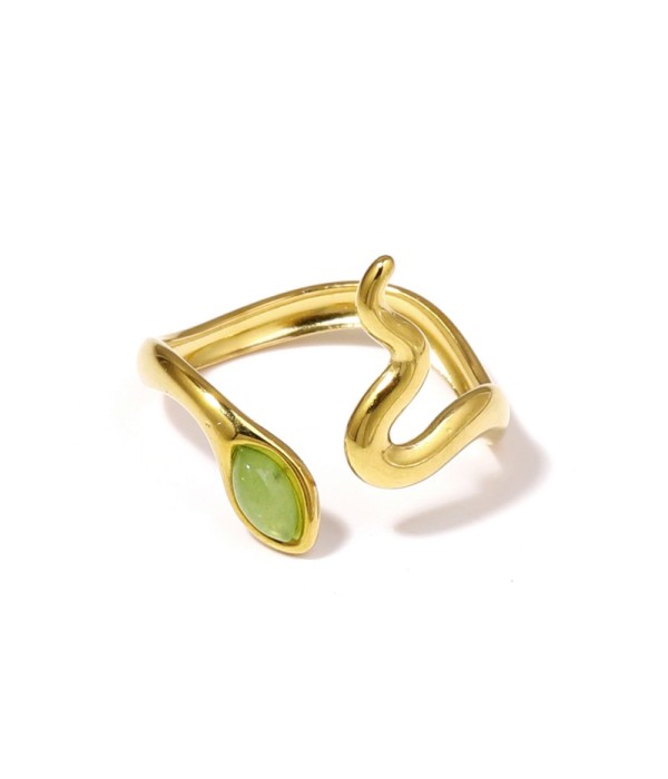 Anillo dorado con diseño de serpiente y piedra